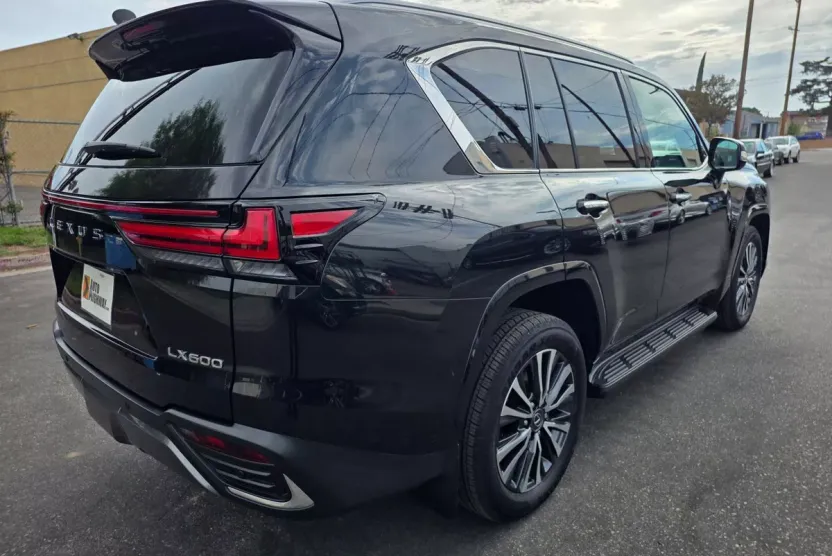 2024 Lexus LX 600 Premium photo 1