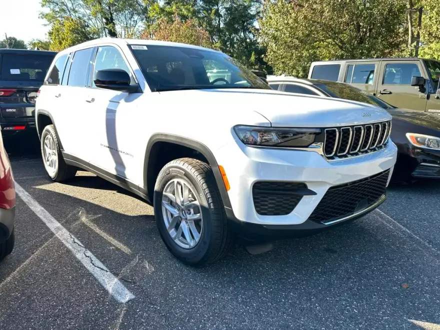 2025 Jeep Grand Cherokee Laredo Altitude photo 1