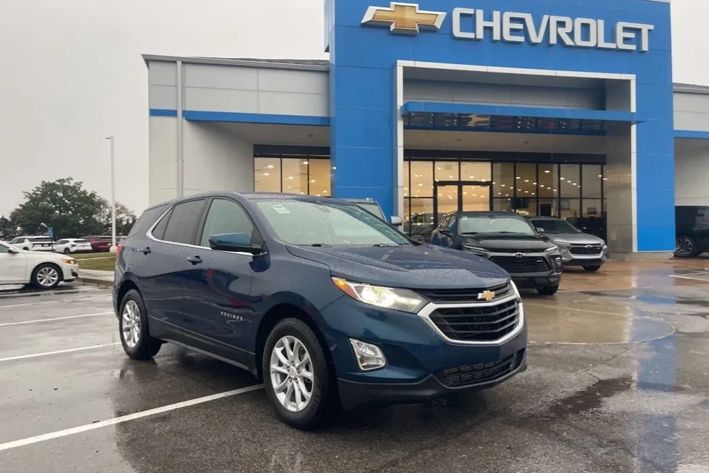 2020 Chevrolet Equinox LT photo 1