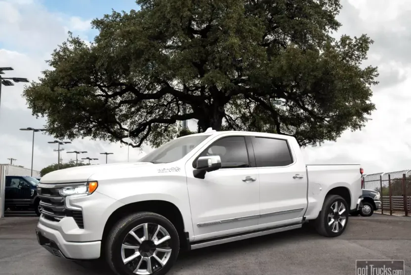 2025 Chevrolet Silverado 1500 High Country photo 1