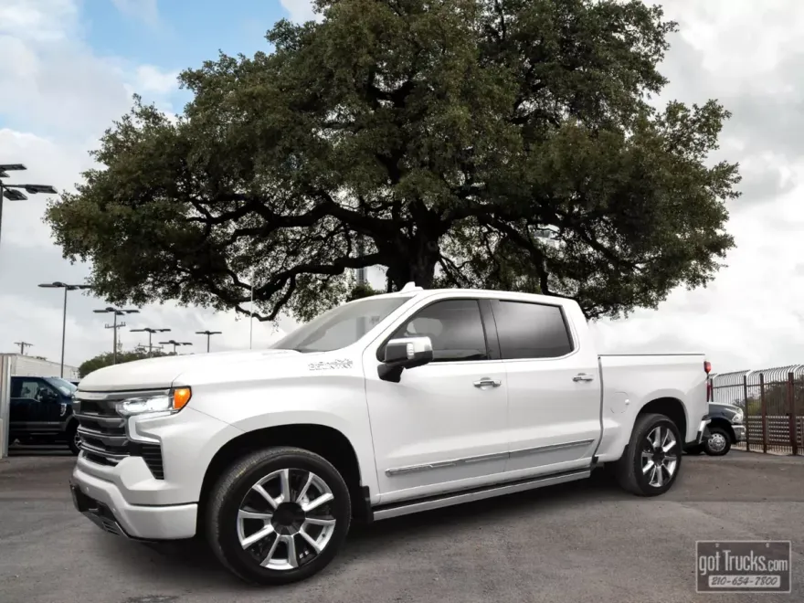 2025 Chevrolet Silverado 1500 High Country photo 1
