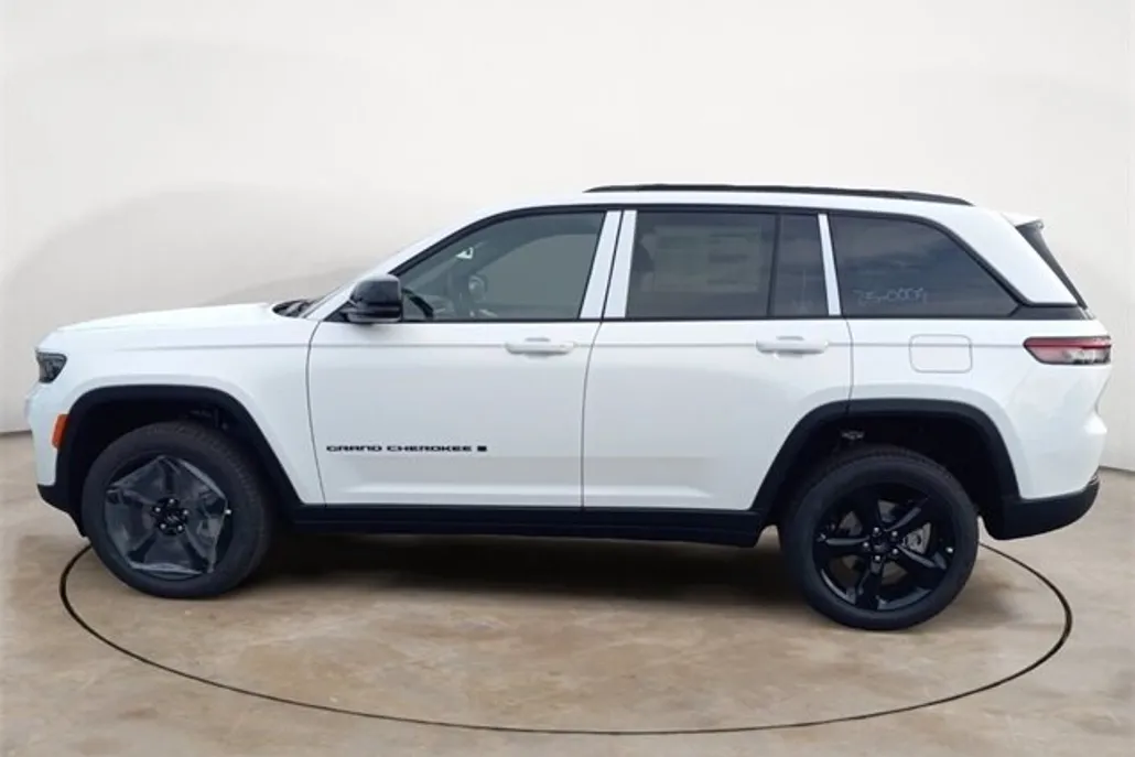 2025 Jeep Grand Cherokee Limited photo 1