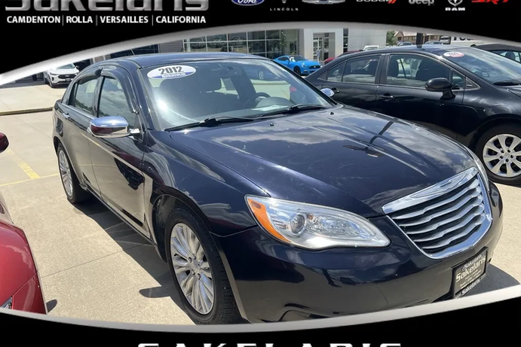 2012 Chrysler 200 Limited photo 1