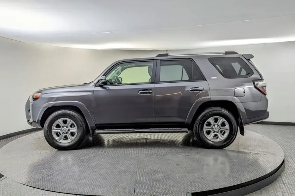 2020 Toyota 4Runner SR5 photo 1