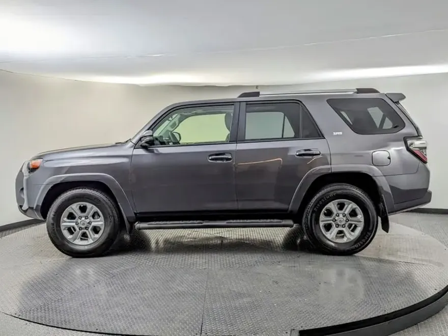 2020 Toyota 4Runner SR5 photo 1