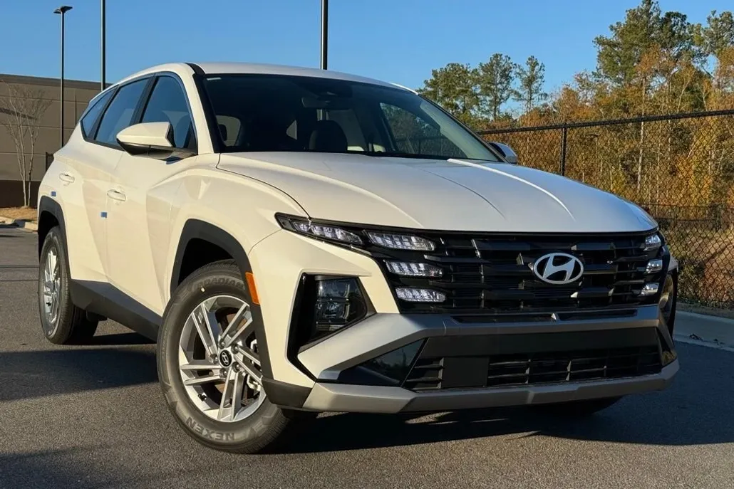 2025 Hyundai Tucson SE photo 1