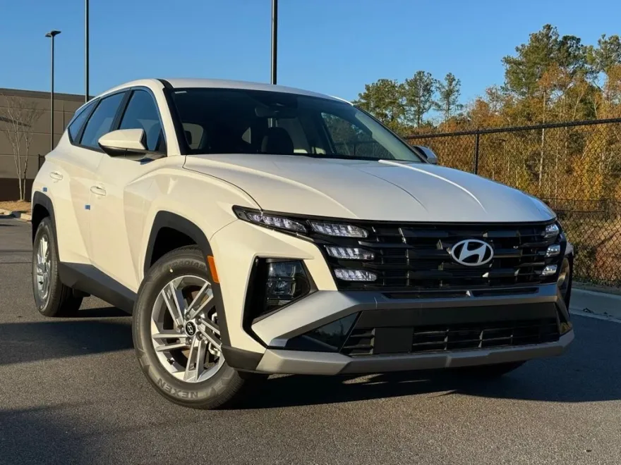 2025 Hyundai Tucson SE photo 1
