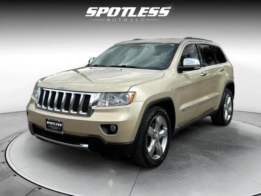 2011 Jeep Grand Cherokee Overland photo 1