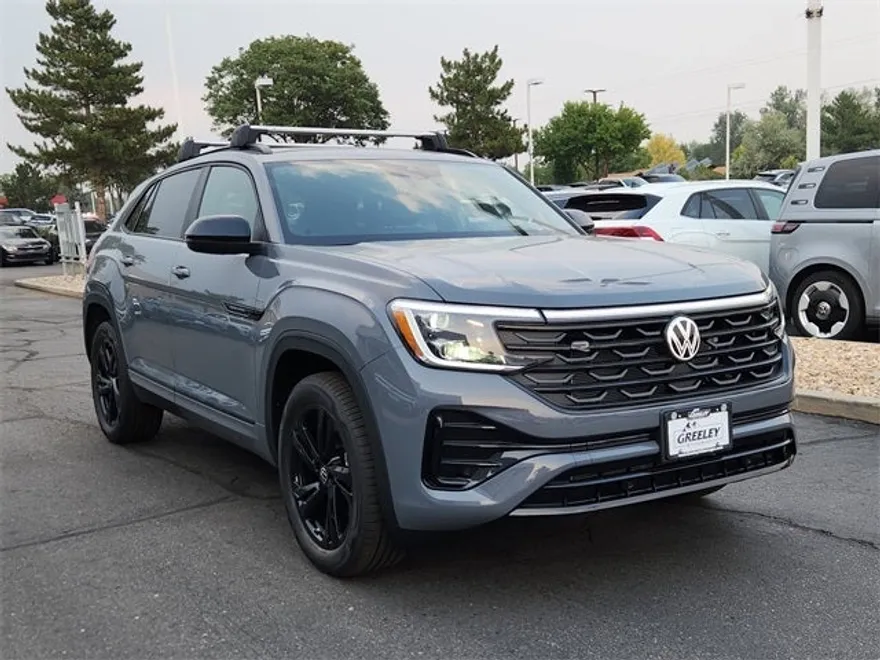 2026 Volkswagen Atlas Cross Sport SEL R-Line photo 1