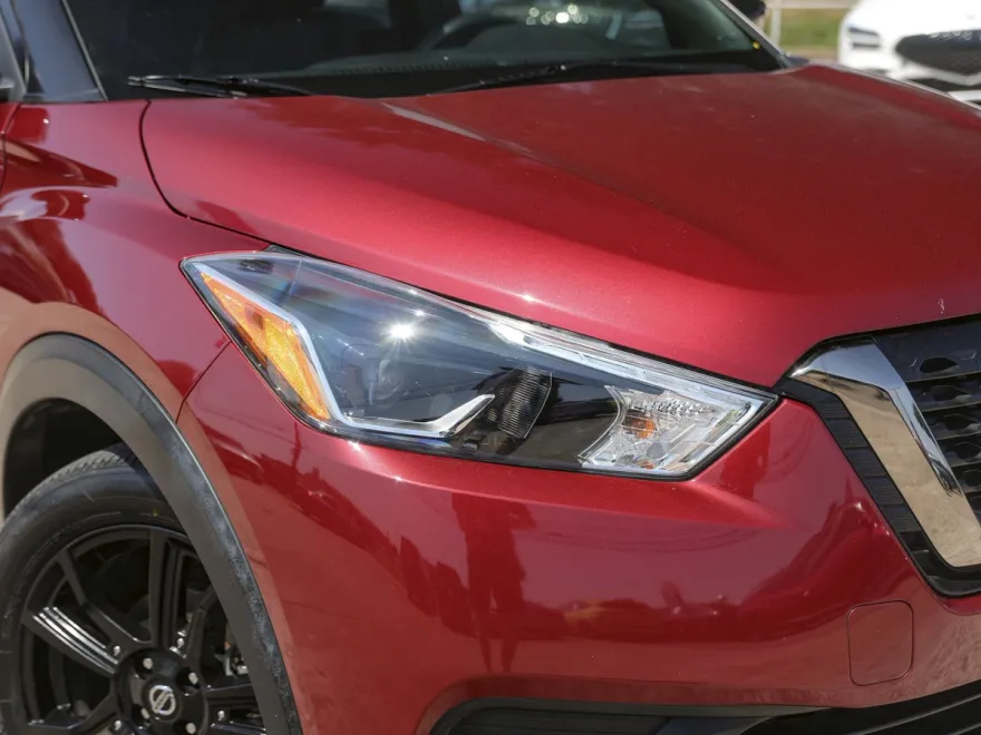 2020 Nissan Kicks SR photo 1