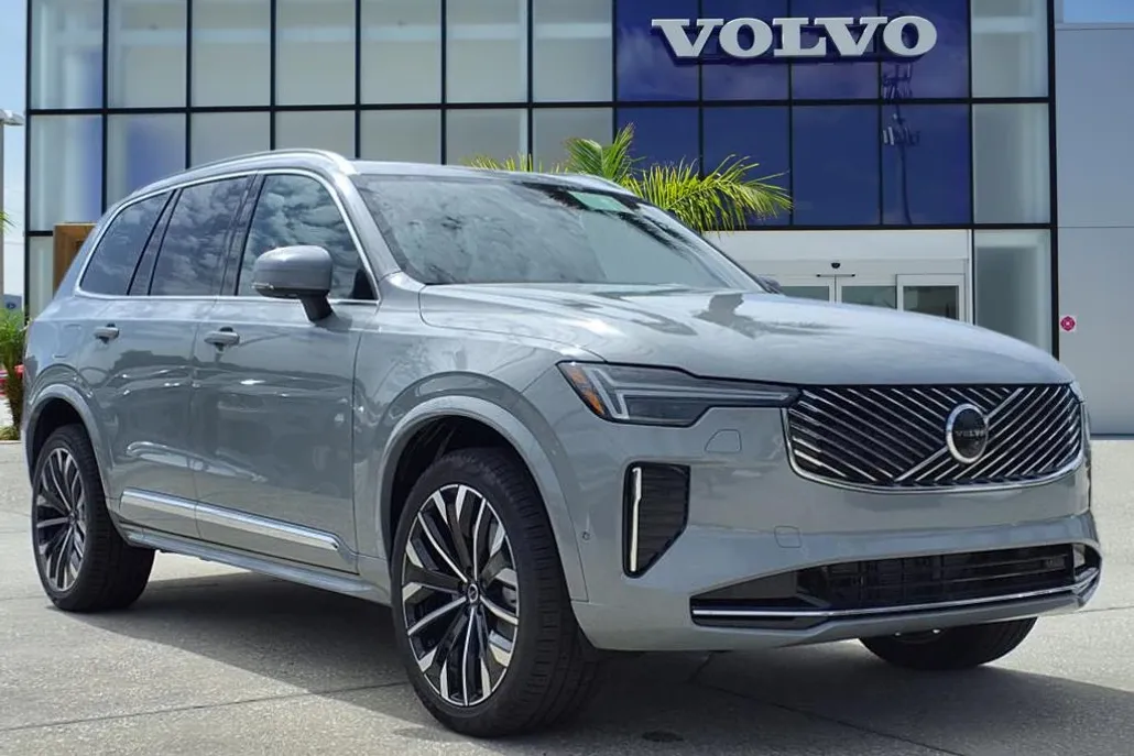 2026 Volvo XC90 Plus photo 1