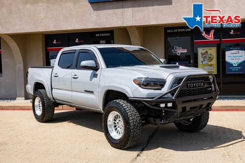2019 Toyota Tacoma TRD Sport photo 1