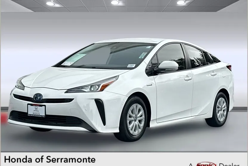 2019 Toyota Prius L Eco photo 1
