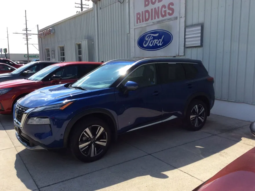 2023 Nissan Rogue SL photo 1