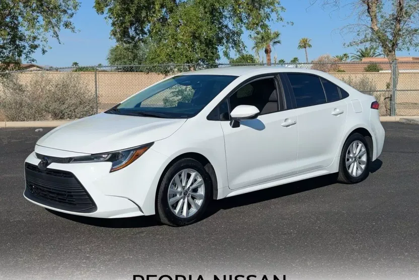 2024 Toyota Corolla LE photo 1
