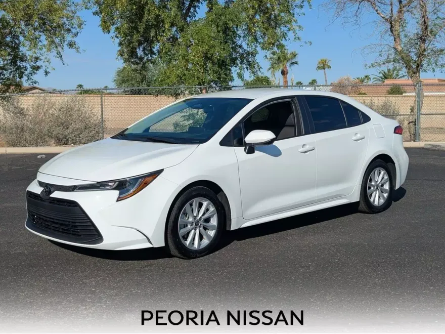 2024 Toyota Corolla LE photo 1