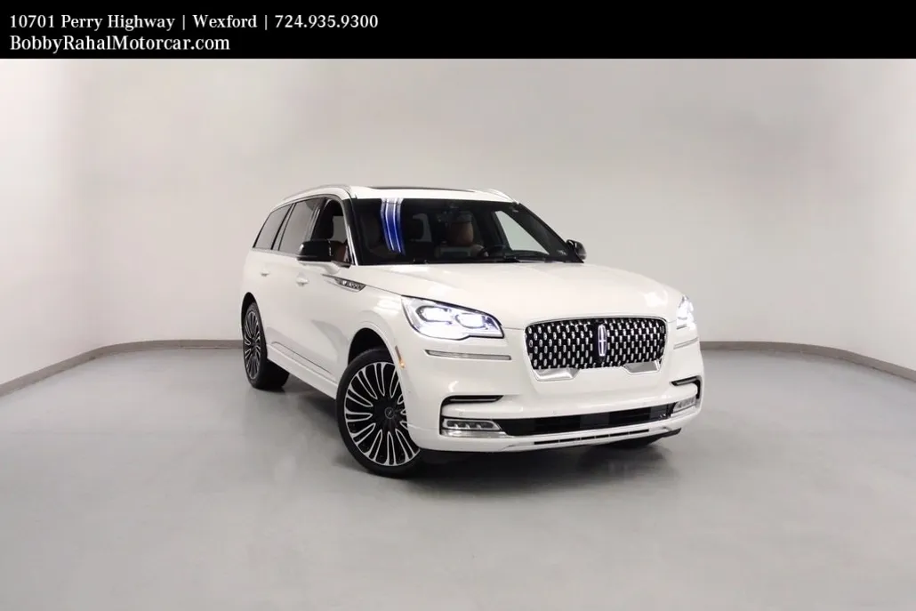 2023 Lincoln Aviator Black Label photo 1