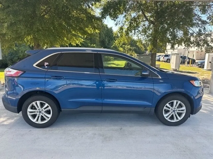 2020 Ford Edge SEL photo 1