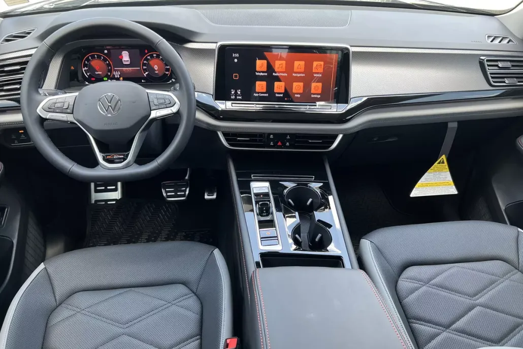 2025 Volkswagen Atlas Peak Edition SE photo 1