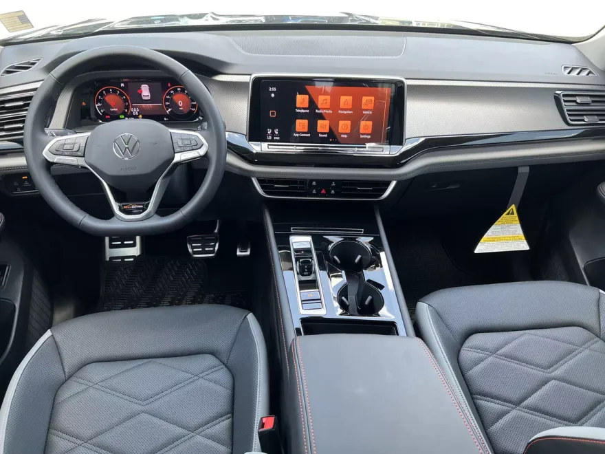 2025 Volkswagen Atlas Peak Edition SE photo 1
