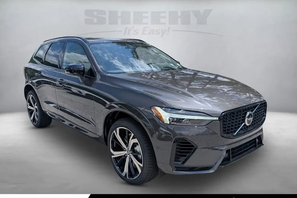2025 Volvo XC60 T8 photo 1