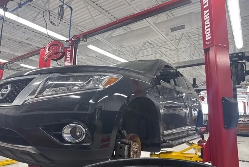 2015 Nissan Pathfinder Platinum photo 1