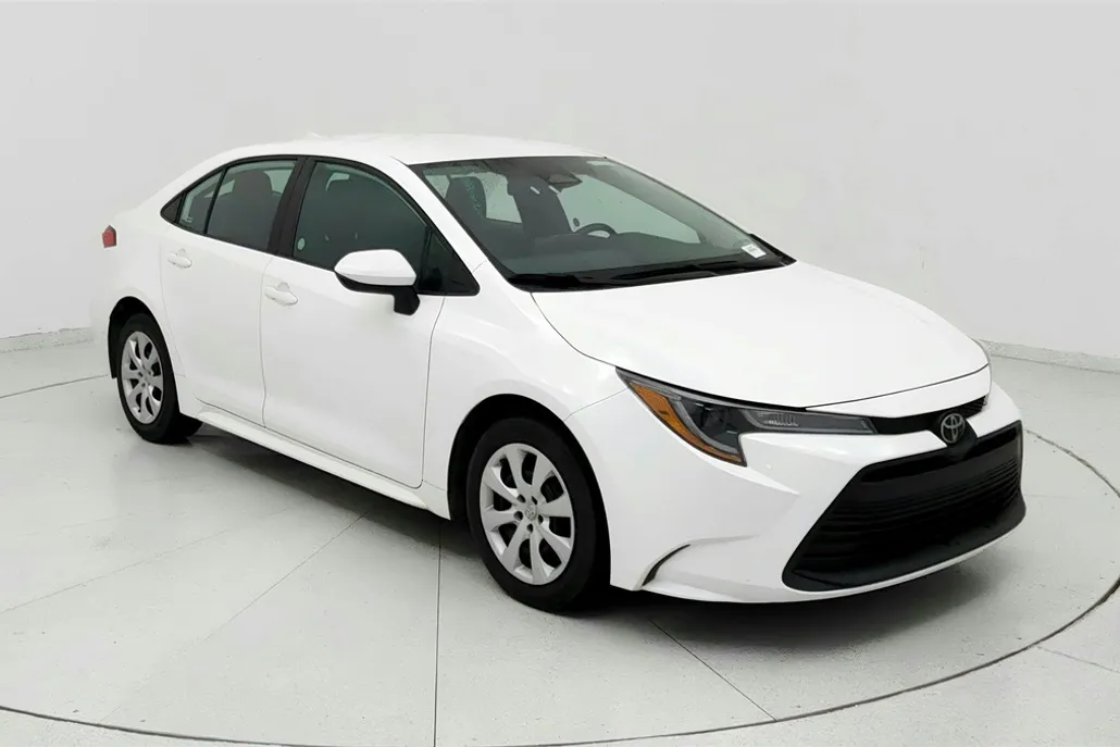 2024 Toyota Corolla LE photo 1