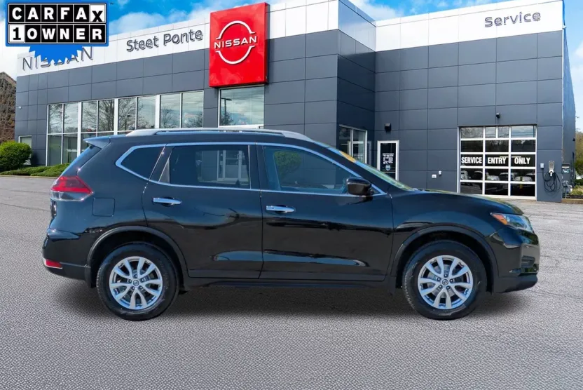 2019 Nissan Rogue SV photo 1