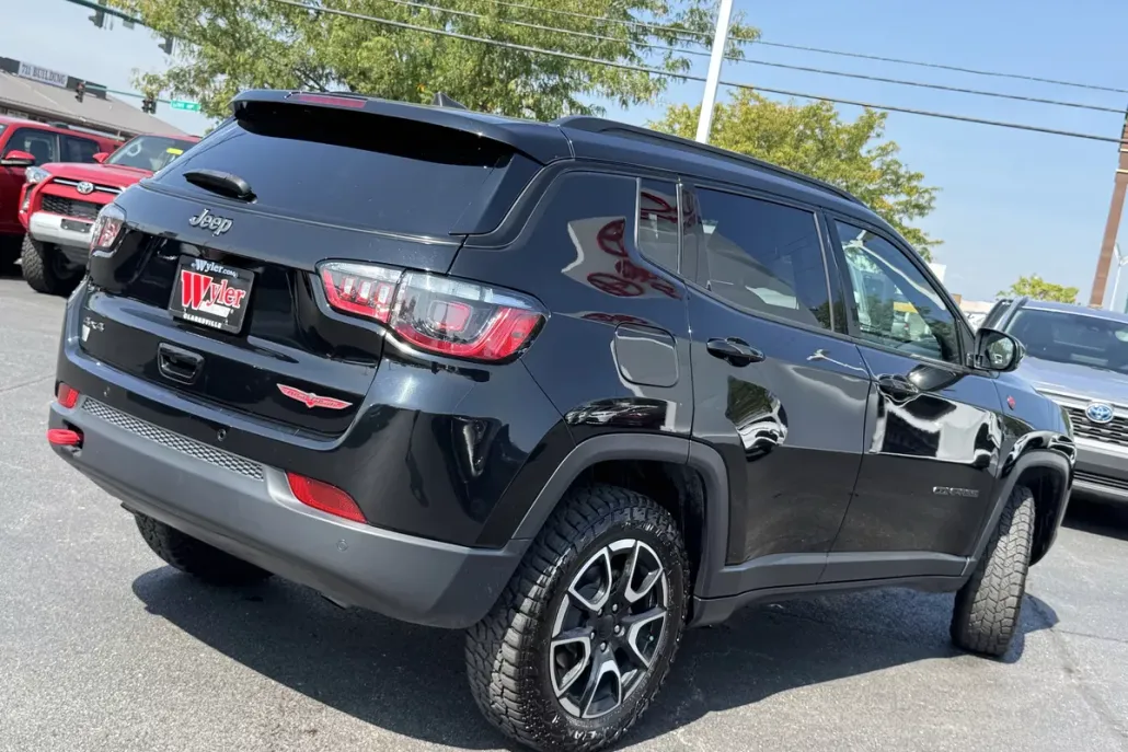 2024 Jeep Compass Trailhawk photo 1