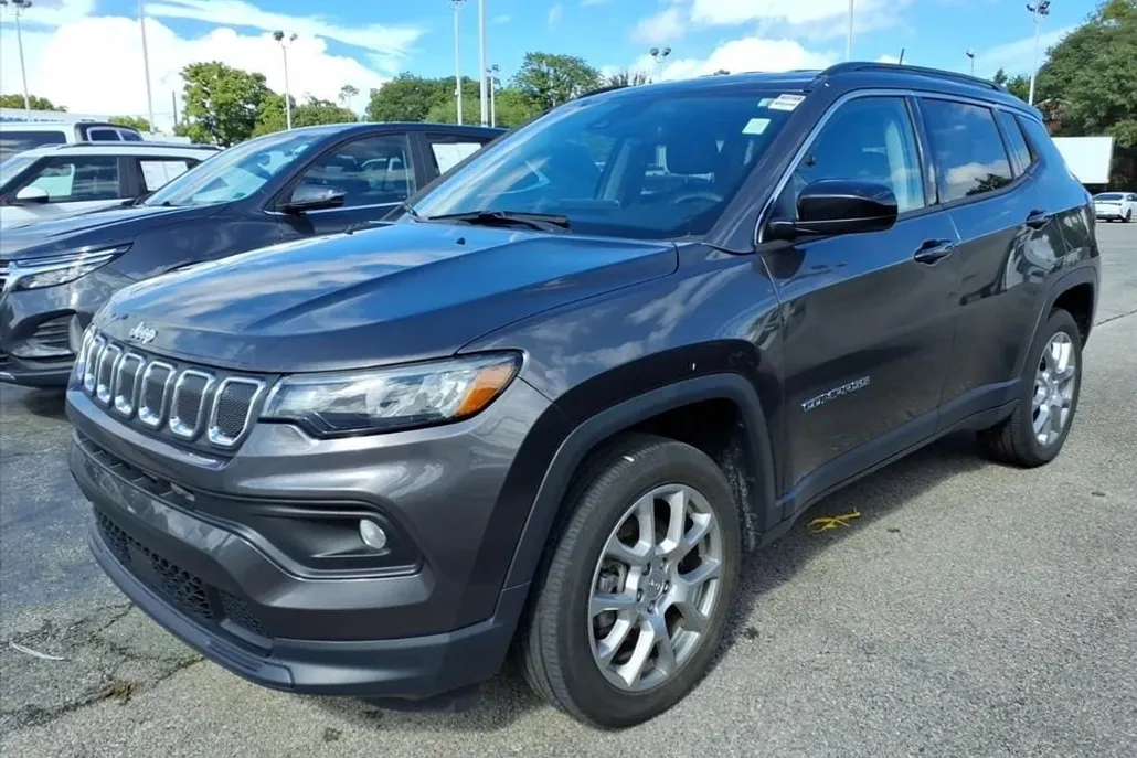 2022 Jeep Compass Latitude photo 1