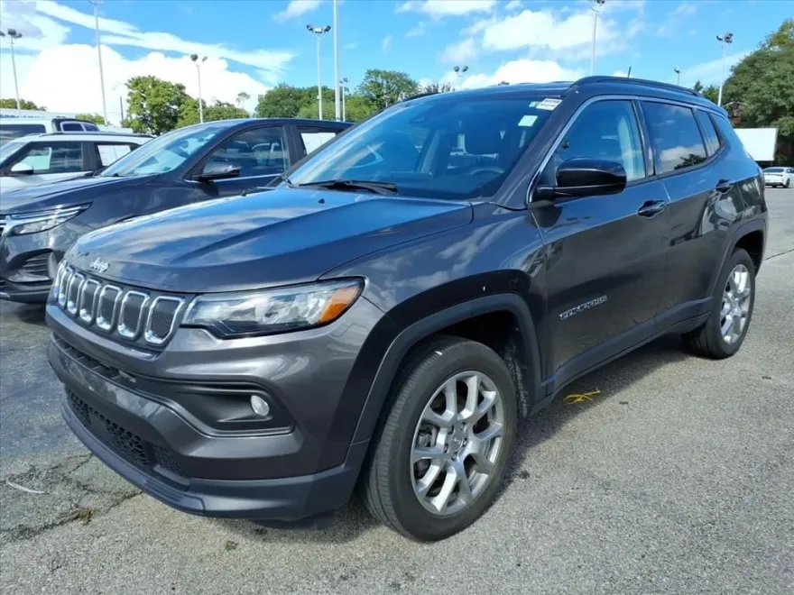 2022 Jeep Compass Latitude photo 1