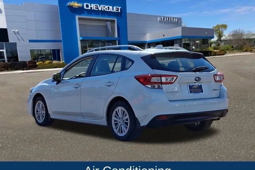2018 Subaru Impreza 2.0i Premium photo 1
