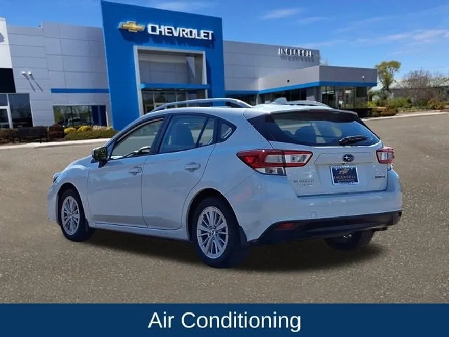 2018 Subaru Impreza 2.0i Premium photo 1