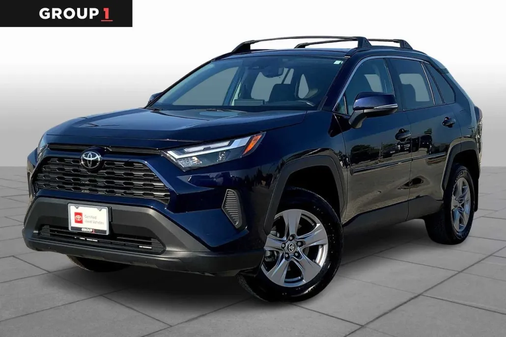 2024 Toyota RAV4 XLE photo 1