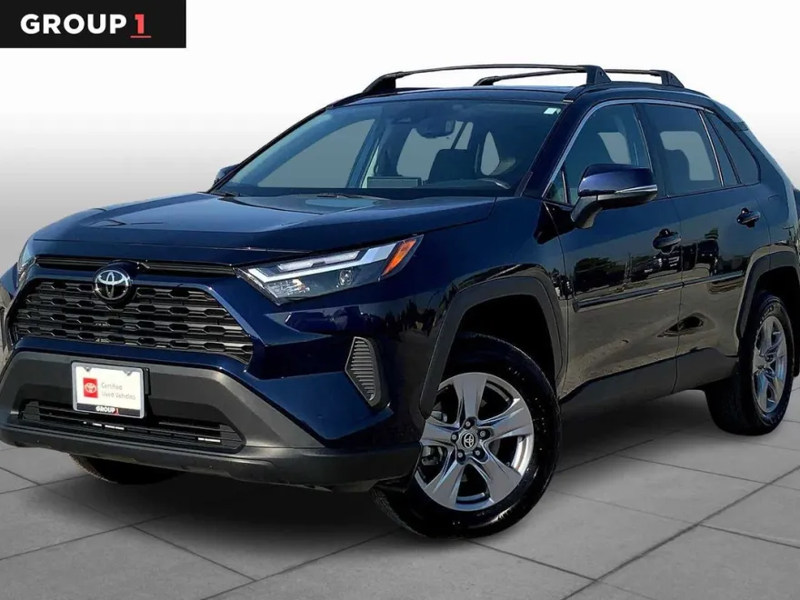 2024 Toyota RAV4 XLE photo 1