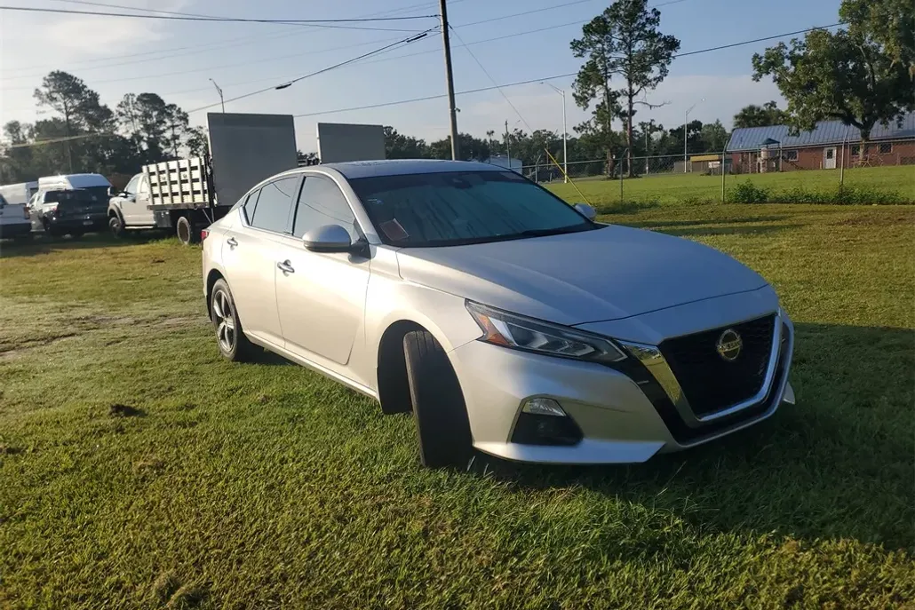 2020 Nissan Altima 2.5 SV photo 1