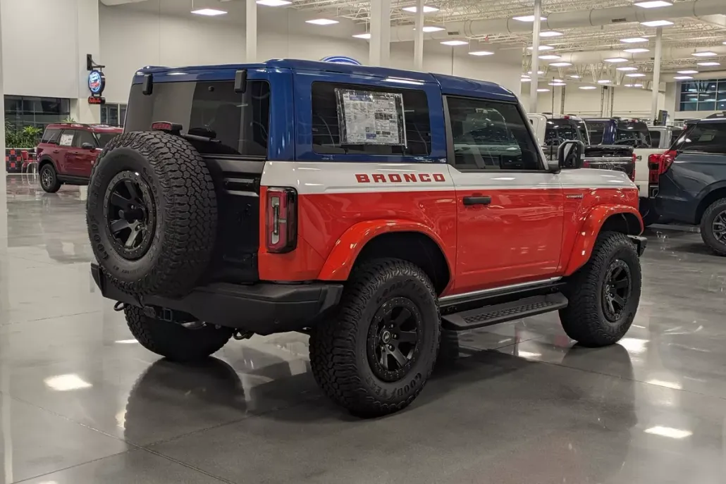 2025 Ford Bronco First Edition photo 1