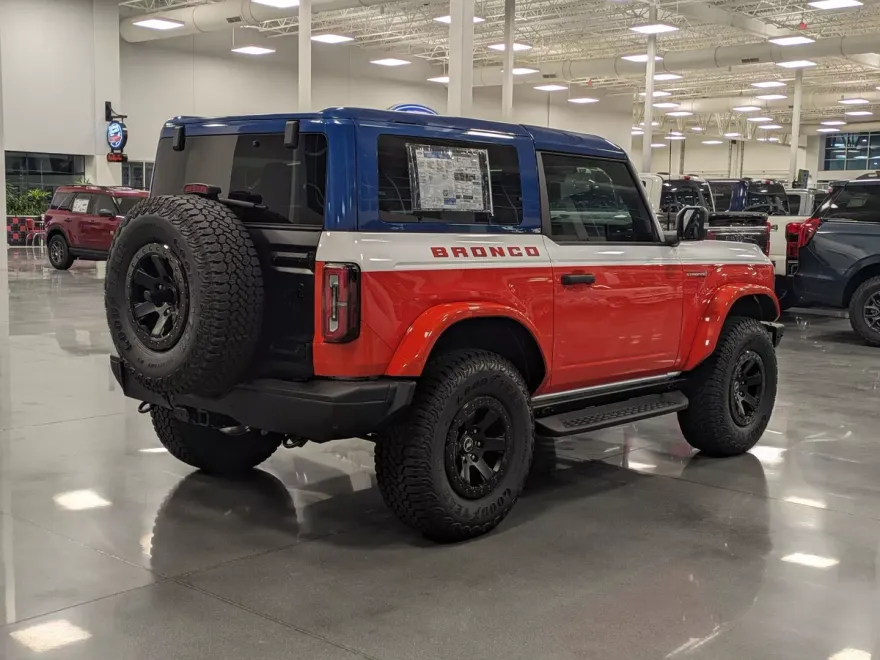 2025 Ford Bronco First Edition photo 1