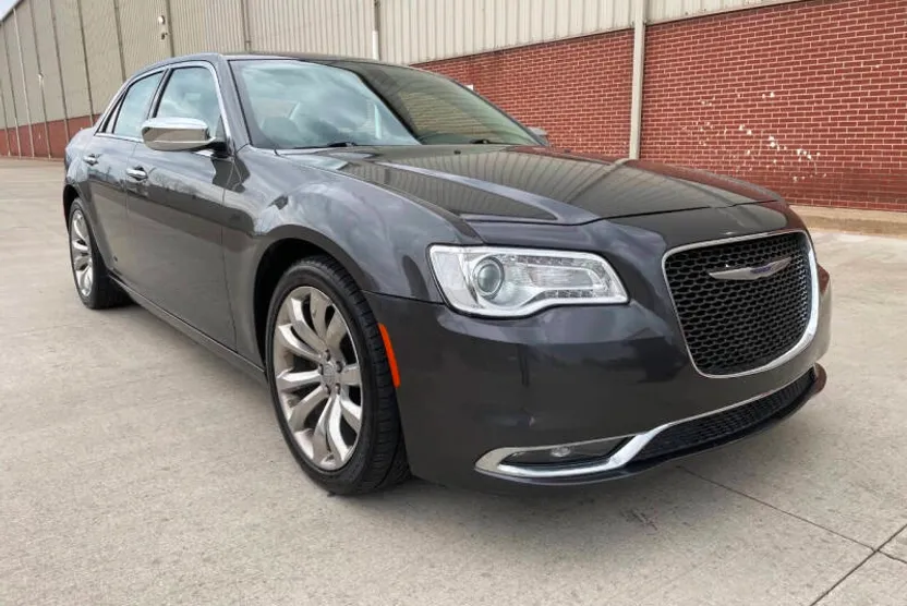2019 Chrysler 300 Limited photo 1
