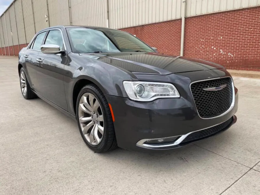 2019 Chrysler 300 Limited photo 1