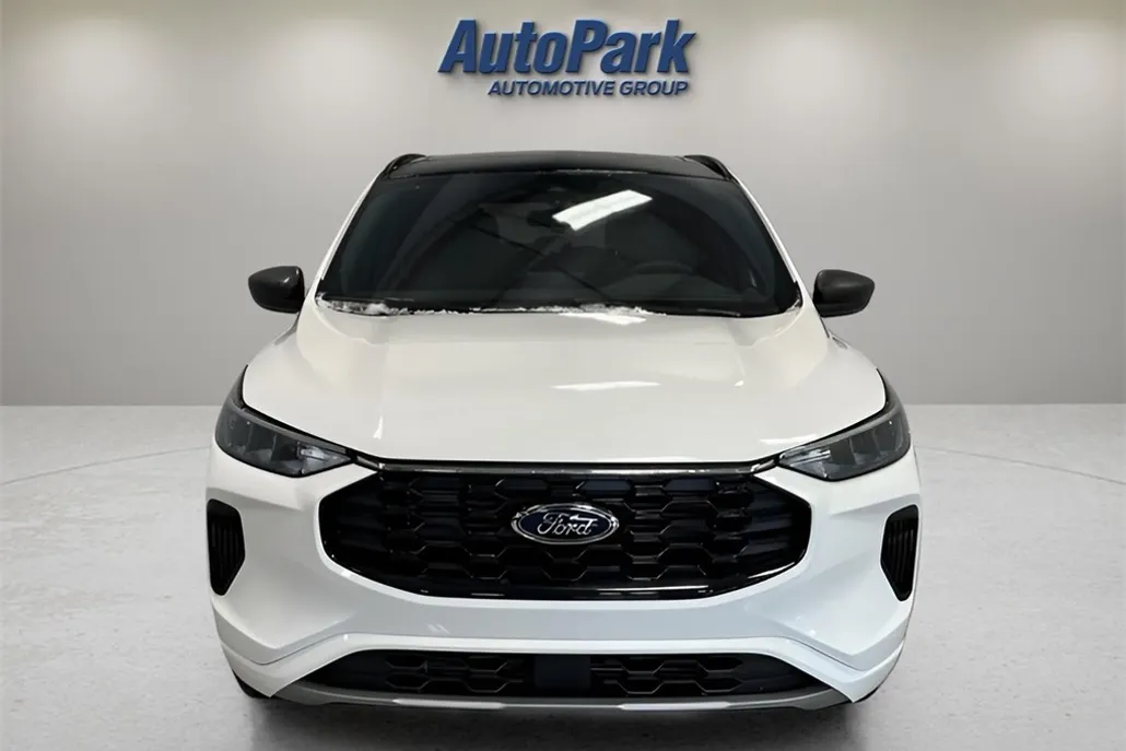 2024 Ford Escape ST-Line photo 1