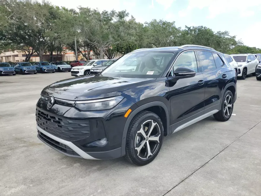 2025 Volkswagen Tiguan SE photo 1