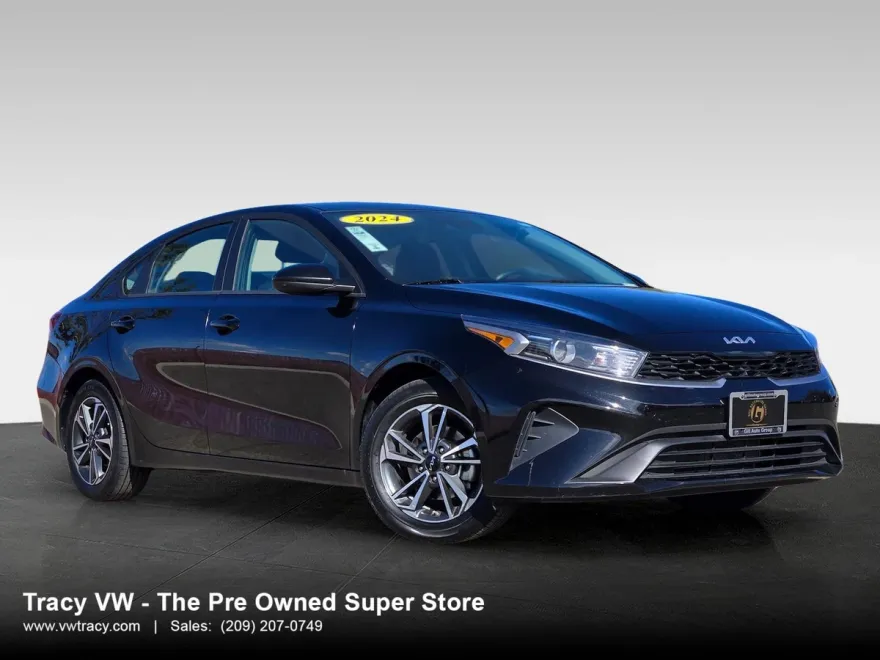 2024 Kia Forte LXS photo 1