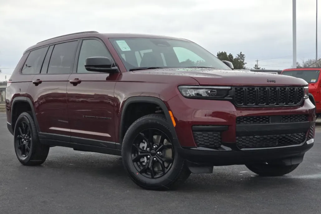 2025 Jeep Grand Cherokee Altitude photo 1