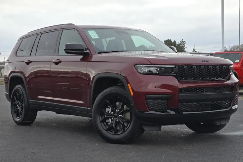 2025 Jeep Grand Cherokee Altitude photo 1