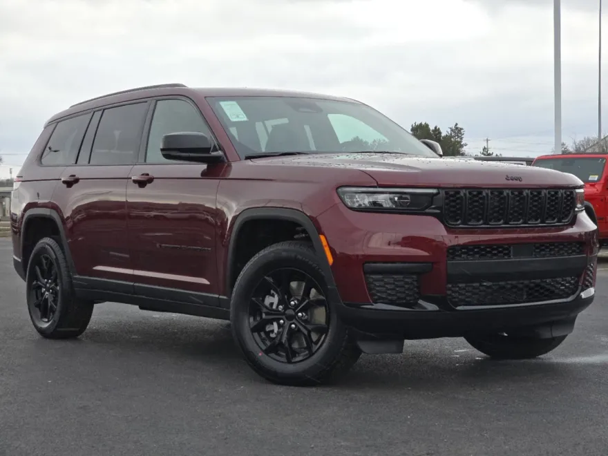 2025 Jeep Grand Cherokee Altitude photo 1