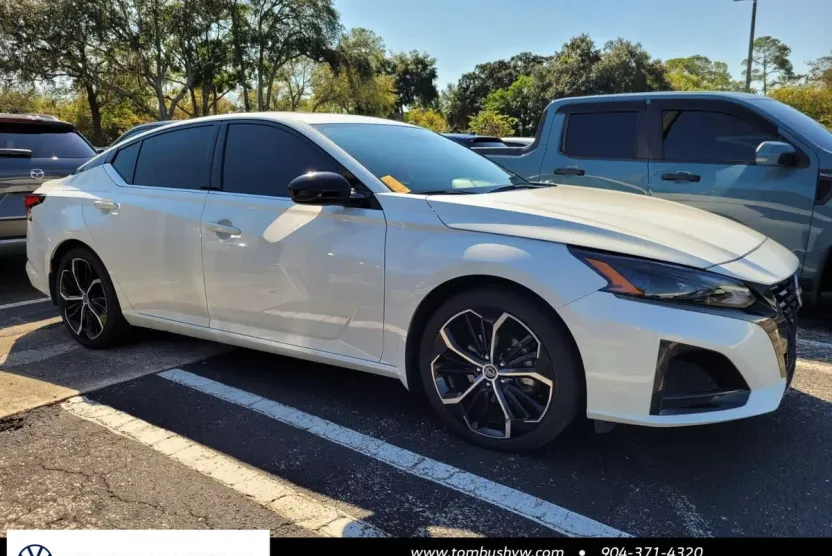 2024 Nissan Altima 2.5 SR photo 1