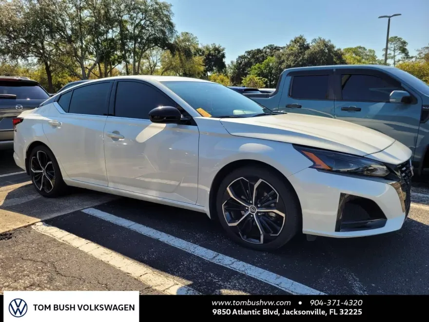 2024 Nissan Altima 2.5 SR photo 1