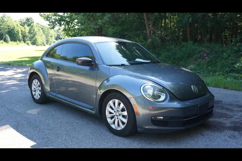 2016 Volkswagen Beetle 1.8T S photo 1