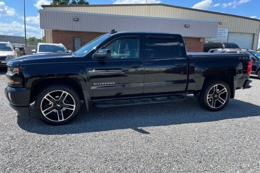 2018 Chevrolet Silverado 1500 LT Z71 photo 1